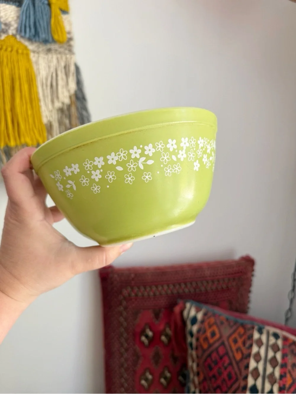 Vintage Pyrex Spring Blossom Green 2 Crazy Daisy 402 1.5 Quart Mixing Bowl Retro